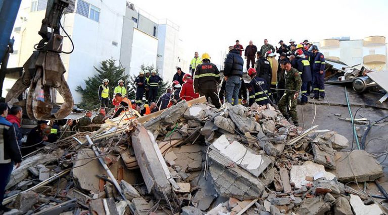 Σεισμός στην Αλβανία: «Βομβαρδισμένη πόλη» το Δυρράχιο – Στους 23 οι νεκροί!