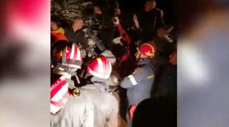 Φονικός σεισμός στην Αλβανία: Ζωντανός ανασύρθηκε 25χρονος έπειτα από 21 ώρες στα ερείπια!