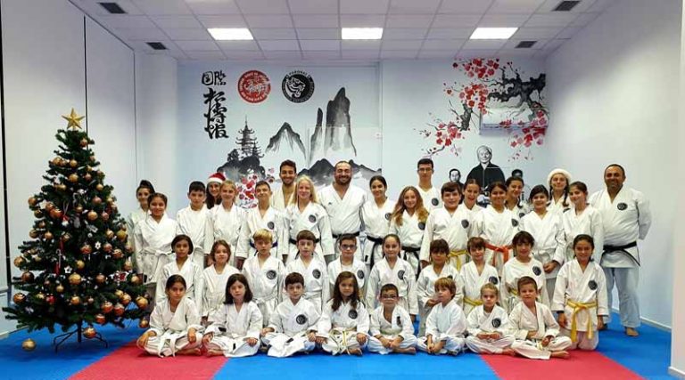 H Ακαδημία Shotkan Karate Ραφήνας σας εύχεται Χρόνια Πολλά