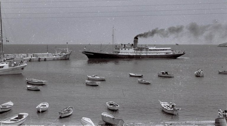 Το “Μοσχάνθη” στο λιμάνι της Ραφήνας τον Ιούλιο του 1961 (φωτό)