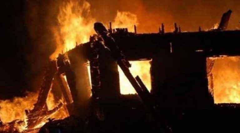 Φωτιά σε σπίτι στην οδό Αγίου Γεωργίου στη Ραφήνα