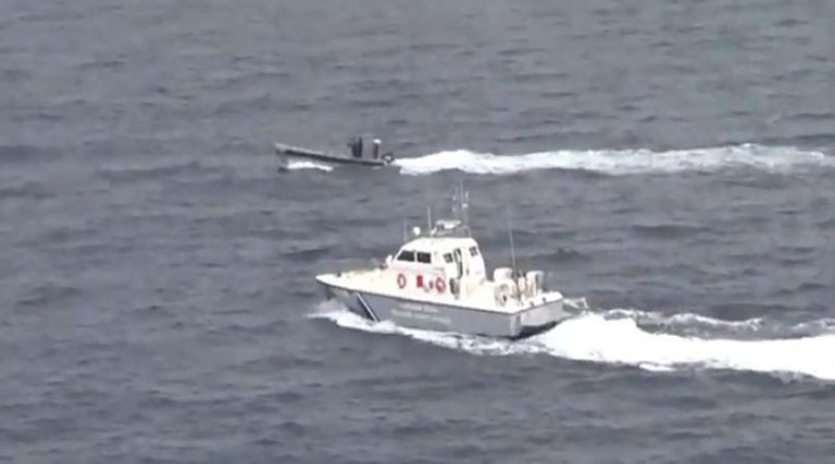Μήλος: Από το ταχύπλοο Sea Jet 2 περισυνελέγονται οι επιβαίνοντες του σκάφους που βυθίστηκε (βίντεο)