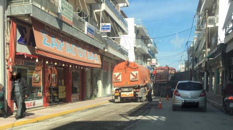 Αρτέμιδα: Κλειστό το κέντρο της πόλης – Συνεχίζονται οι εργασίες ασφαλτόστρωσης (φωτό)