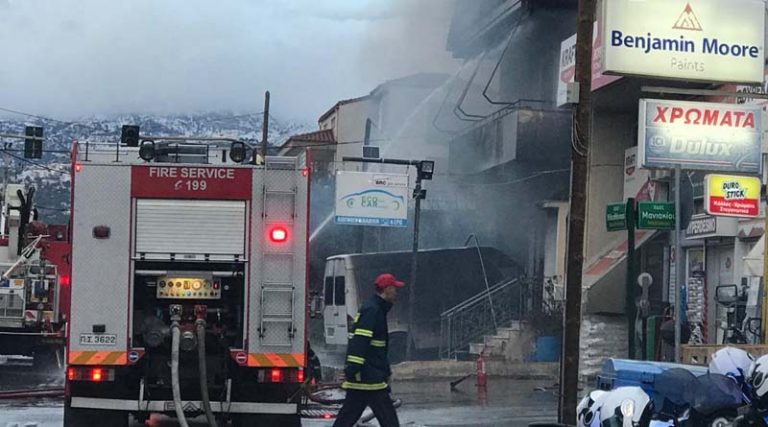 Γέρακας: Δύο οι τραυματίες από τη φωτιά σε συνεργείο αυτοκινήτων