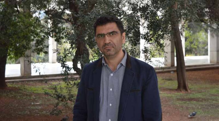 Ο Μάκης Τσίτας υπογράφει το νέο βιβλίο του “Πέντε στάσεις” στον ΙΑΝΟ της Αθήνας