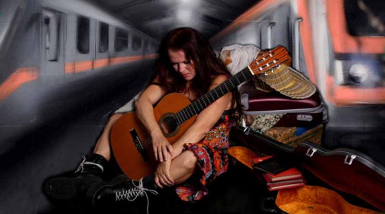 “Ιωάννα του μετρό”, σε σκηνοθεσία Κώστα Αρζόγλου με την υποστήριξη του Δήμου Ραφήνας Πικερμίου