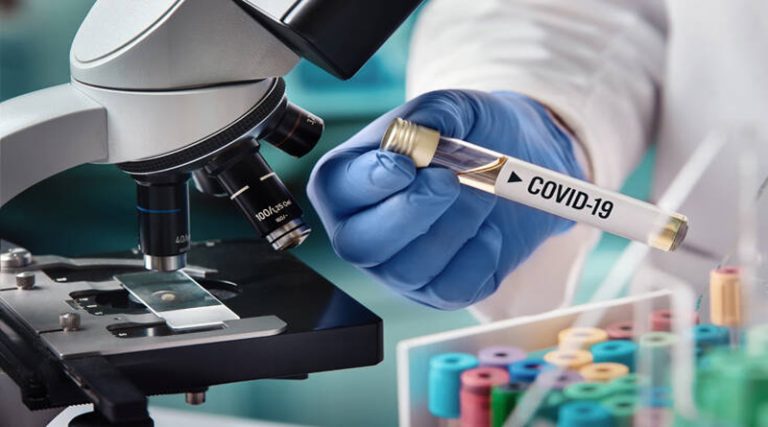 Έρευνα για Covid-19: Όποιος νόσησε στο παρελθόν, προστατεύεται εξίσου καλά με το εμβόλιο