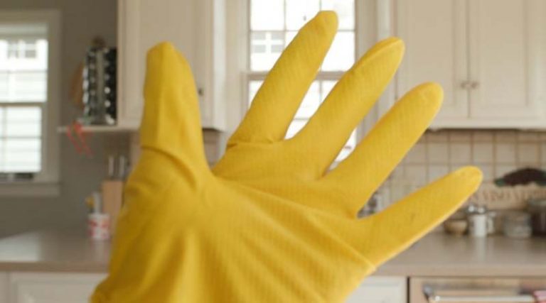 Πώς να καθαρίσετε το σπίτι σας για να αποτρέψετε την εξάπλωση του κορονοϊού