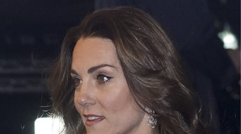 H Kate Μiddleton φόρεσε ένα ζευγάρι glittery γόβες για μια βραδιά με τον πρίγκιπα William