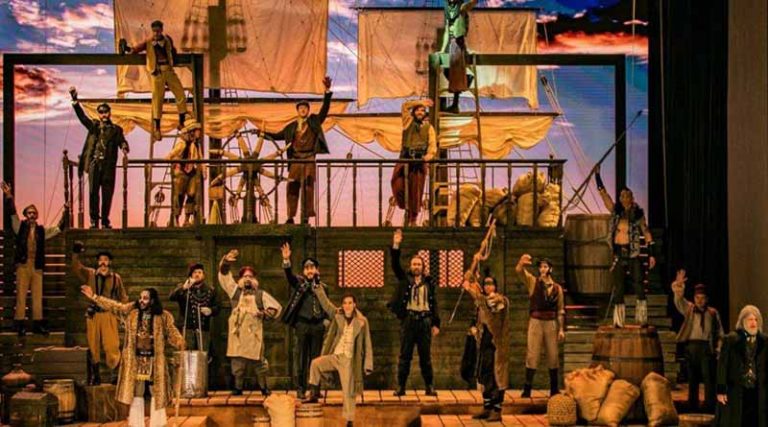 Συνεχίζονται κανονικά οι παραστάσεις του Moby Dick στο Παλλάς