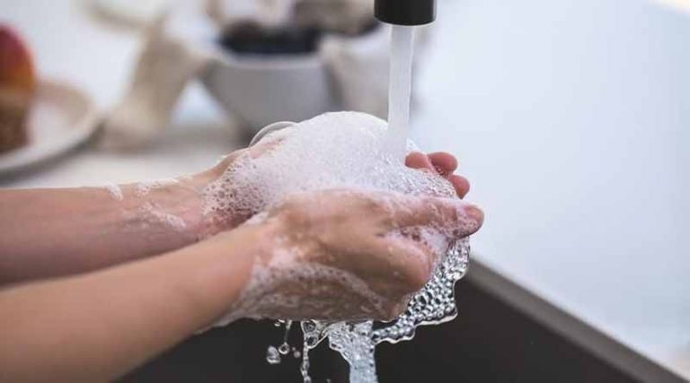 Το καλύτερο βίντεο που είδαμε για να πλένουμε σωστά τα χέρια μας
