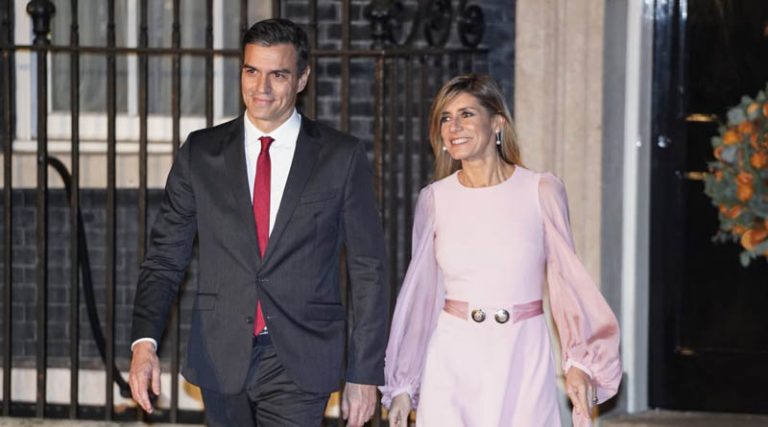 Κορονοϊός: Θετική στον ιό η σύζυγός του πρωθυπουργού της Ισπανίας
