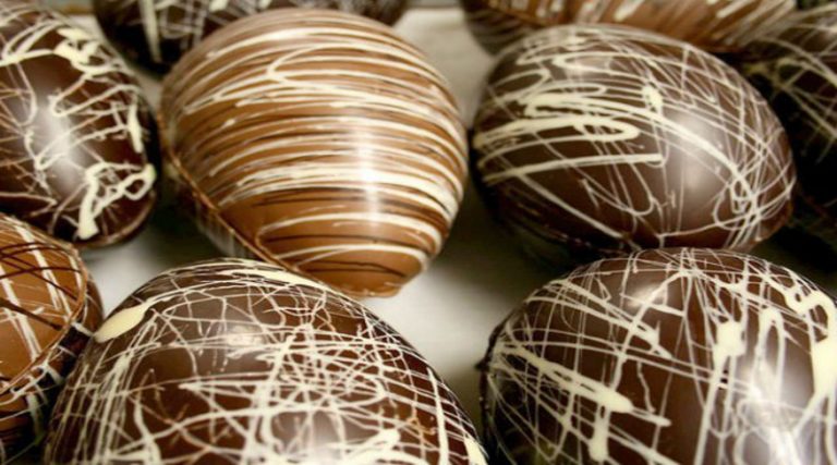 Στα “ύψη” οι τιμές του κακάο φέτος – «Αλμυρά» προβλέπονται τα σοκολατένια αυγά το Πάσχα