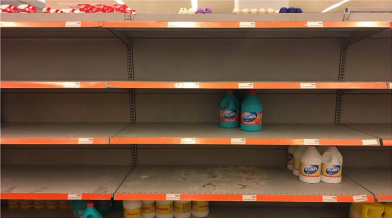 Κορονοϊός: Χαμός στα σούπερ μάρκετ για χλωρίνη, απολυμαντικά και…χαρτί υγείας! (φωτό)