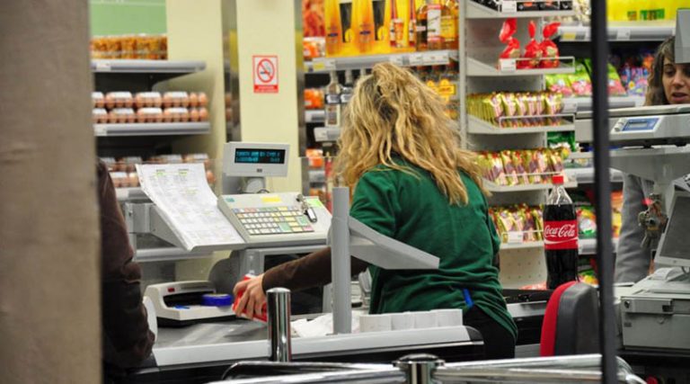 Αργία Αγίου Πνεύματος: Πώς θα λειτουργήσουν καταστήματα και σούπερ μάρκετ