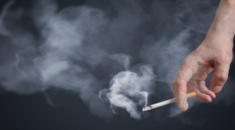 Νέα εφαρμογή «θυμάται» πού ανάβουν τσιγάρο οι καπνιστές και… δεν τους αφήνει να το ξανακάνουν