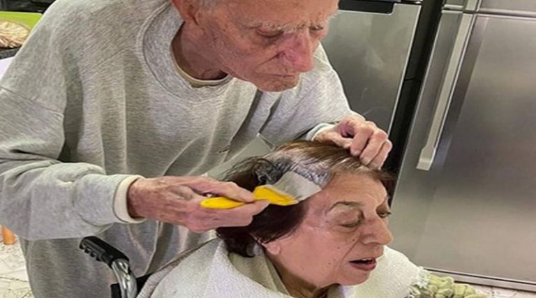92χρονος φροντίζει τη γυναίκα του κατά τη διάρκεια της καραντίνας