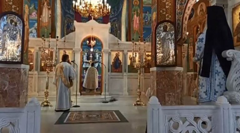 H Θεία Λειτουργία από τον Ιερό Ναό Αγίου Νικολάου Σπάτων από τον Μητροπολίτη Νικόλαο (live video)