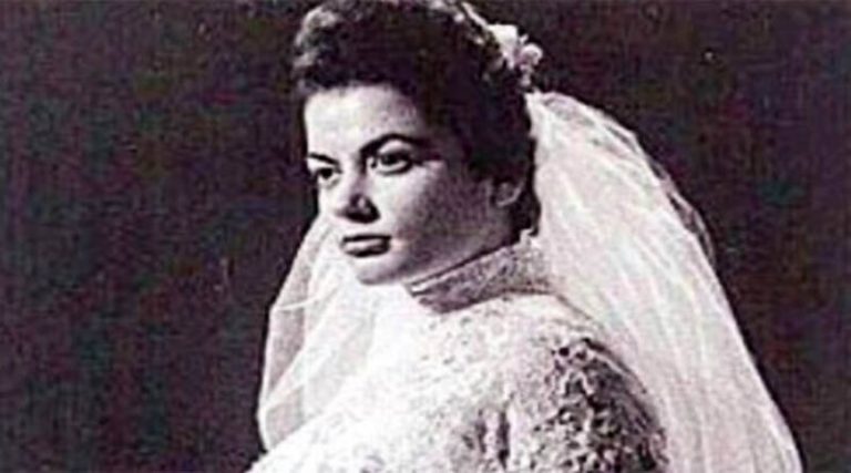 Η σπάνια φωτογραφία με την Ζωζώ Σαπουντζάκη ντυμένη νύφη, που μαρτυρά την ηλικία της! (φωτό)
