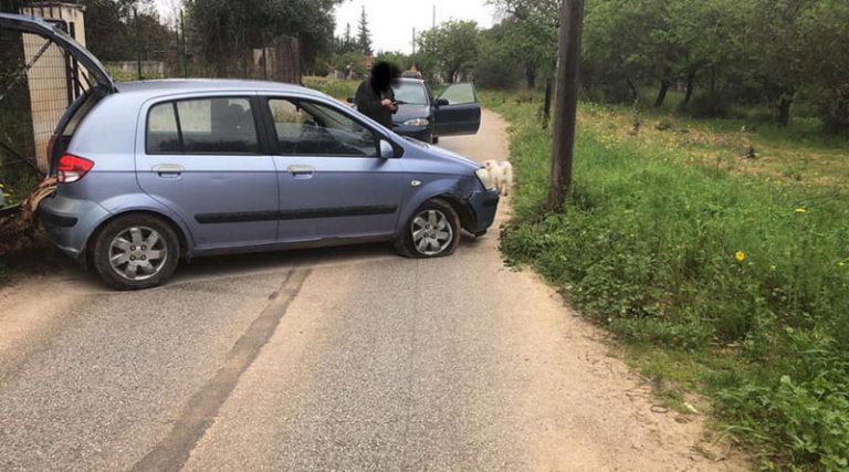 Τροχαίο τώρα στην Αρτέμιδα: Αυτοκίνητο καρφώθηκε σε κολόνα! (φωτό)