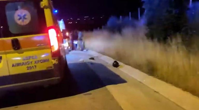 Φοβερό τροχαίο με ένα νεκρό και δύο τραυματίες! Σύγκρουση μηχανής με φορτηγάκι της αστυνομίας (φωτό & βίντεο)