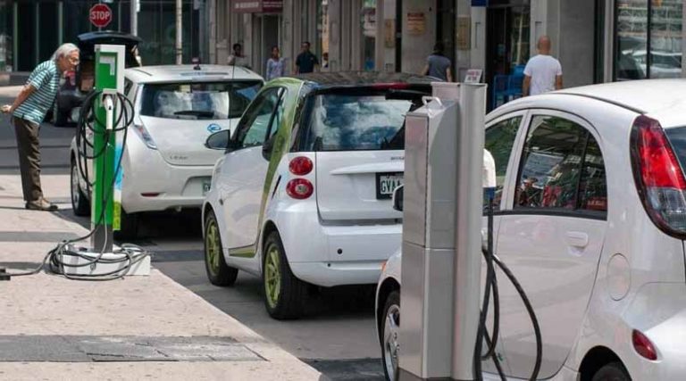 Πότε έρχεται «ξαφνικός θάνατος» στα αυτοκίνητα βενζίνης και diesel στην Ελλάδα – Μόνο ηλεκτρικά στο δρόμο!