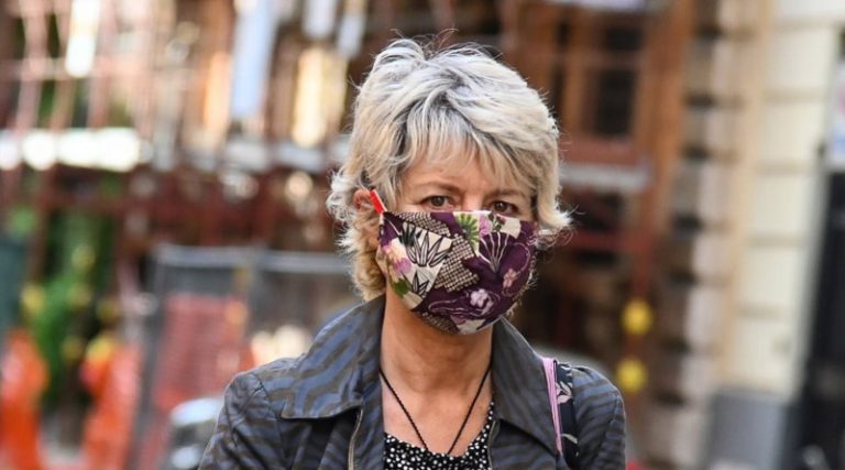 Κορονοϊός: Ποιες μάσκες προστατεύουν κατά της νέας μετάλλαξης – Τι λέει ο ΠΟΥ για τις υφασμάτινες