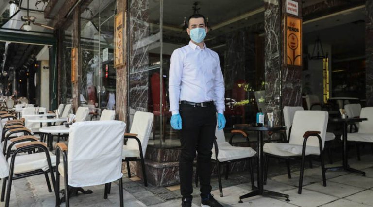 Κορονοϊός: Με μάσκα σε κομμωτήρια και καταστήματα, χωρίς σε καφετέριες και εστιατόρια