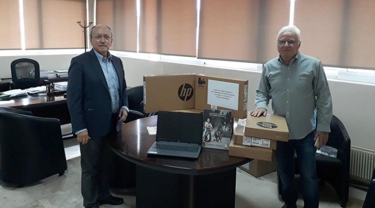 Δωρεά 10 ηλεκτρονικών υπολογιστών στον Δήμο Μαραθώνος από τον Δημήτρη Κυριακίδη