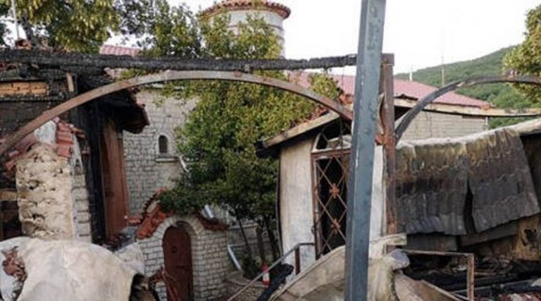 Εικόνες αποκάλυψης από τη φωτιά σε Μοναστήρι  – Καταστράφηκαν κειμήλια (φωτό)