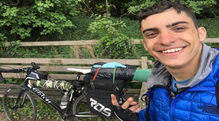 Απίστευτος: Διένυσε 3.500 χλμ πάνω σε ένα ποδήλατο (φώτος)