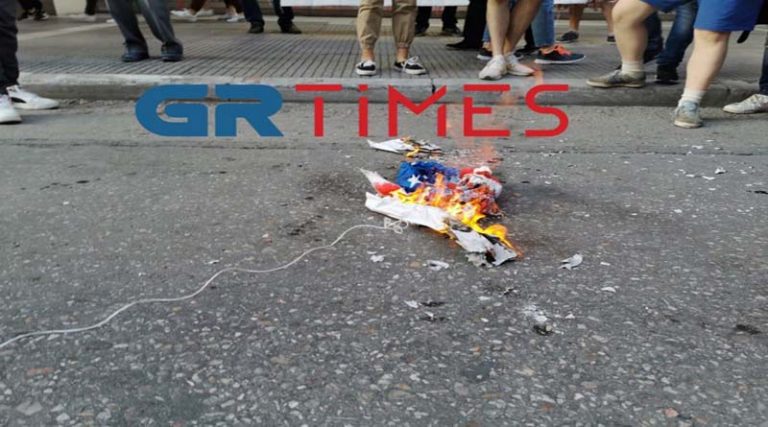 Έκαψαν αμερικανική σημαία σε πορεία για τον Φλόιντ (φώτος)