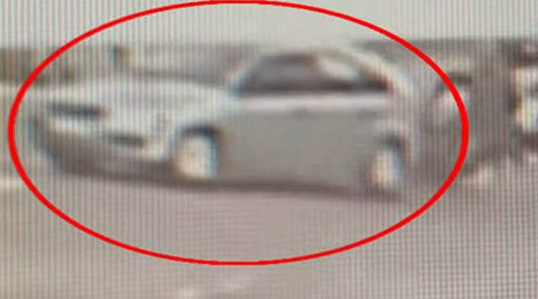 Αυτοκίνητο χτύπησε φωτογράφο και τον εγκατέλειψε (βίντεο)