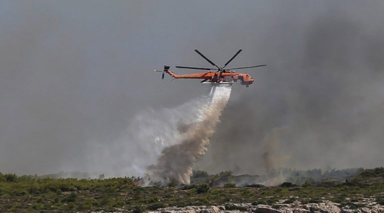 Φωτιά τώρα στο Κορωπί – Στη μάχη της κατάσβεσης και ελικόπτερο!