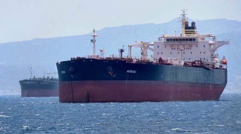 Κορονοϊός:Συναγερμός για το δεξαμενόπλοιο στον Πειραιά με τα 16 θετικά κρούσματα