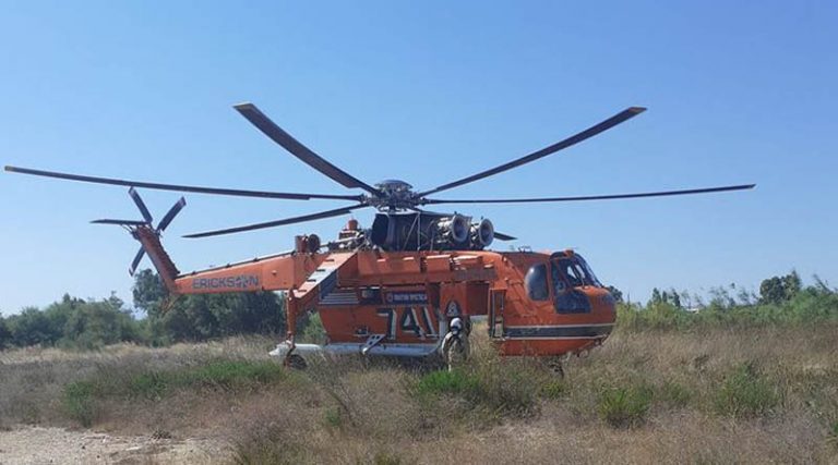 Αναγκαστική προσγείωση πυροσβεστικού ελικοπτέρου στην Αρτέμιδα (φωτό)