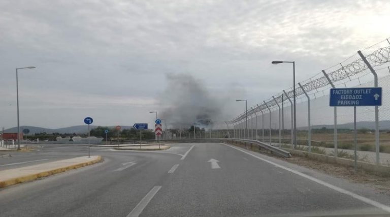 Σπάτα: Φωτιά στη νότια πύλη στο αεροδρόμιο Ελ. Βενιζέλος