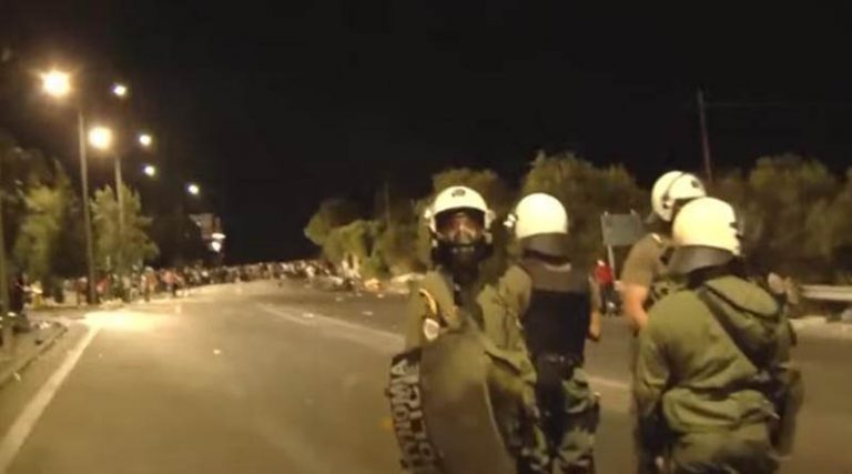 Χάος στη Μόρια: Φωτιές και επεισόδια με πέτρες και δακρυγόνα ανάμεσα σε πρόσφυγες και αστυνομικούς