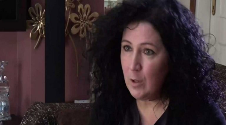 Κορονοϊός: Ξέσπασμα γυναίκας που έχασε τη μητέρα της: «Πέθανε και δεν με ενημέρωσαν» (βίντεο)