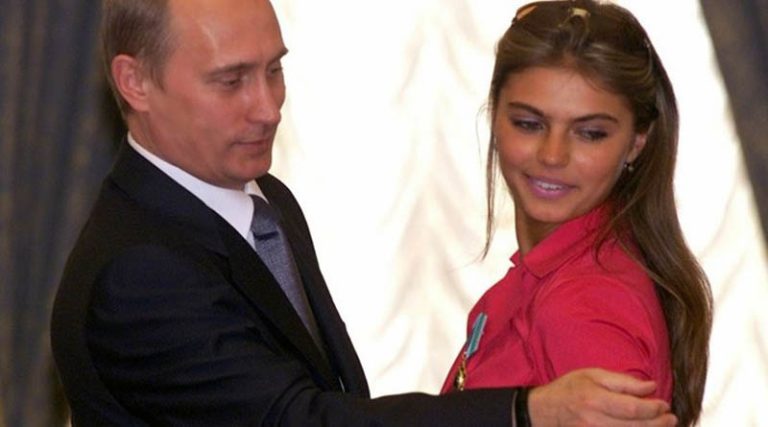 Πληροφορίες πως ο Πούτιν φυγάδευσε την επίσημη ερωμένη του σε σαλέ στην Ελβετία