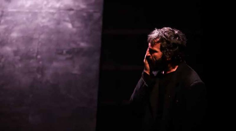 «Ο Ρινόκερος» με τον Άρη Σερβετάλη στο θέατρο Κιβωτός από 16 Οκτωβρίου