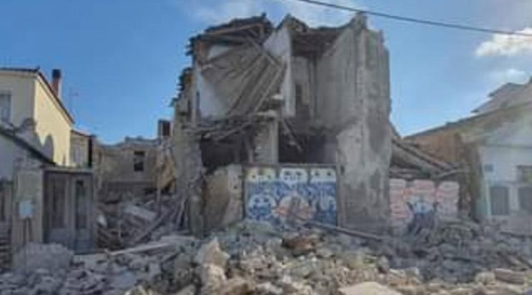 Σεισμός στη Σάμο: Καταπλακώθηκαν δύο παιδιά από τοίχο – Σε εξέλιξη ο απεγκλωβισμός τους