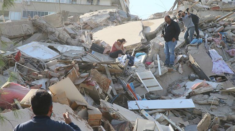 Σεισμός, Σμύρνη: Αυξάνεται ο αριθμός των νεκρών και των τραυματιών