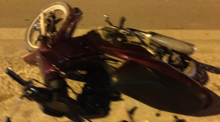 Σοβαρό τροχαίο στη Λ. Βραυρώνος: Μηχανή συγκρούστηκε με αυτοκίνητο – Ένας τραυματίας (φωτό)