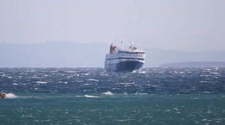 Ο καπετάνιος ήξερε καλά τι έκανε – Εντυπωσιακό βίντεο λίγο πριν δέσει το πλοίο στο λιμάνι