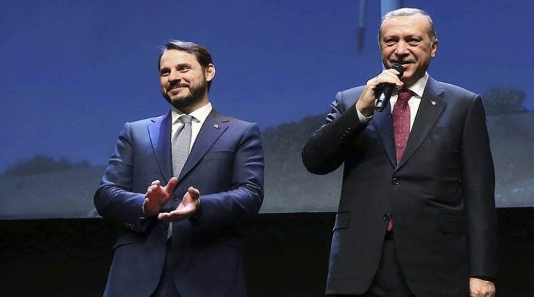 Ασύλληπτο σκηνικό! Ο νέος υπουργός Οικονομικών της Τουρκίας έπαιξε ξύλο με τον γαμπρό του Ερντογάν!
