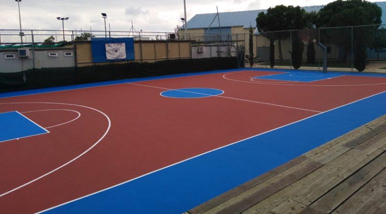 Νέα Μάκρη: Ολοκληρώθηκαν οι εργασίες επιδιόρθωσης του τάπητα στο ανοιχτό γήπεδο μπάσκετ στο Πολιτιστικό & Αθλητικό Πάρκο