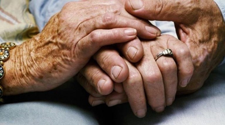 Μαζί στην ζωή… μαζί και στον θάνατο! Υπέργηρο ζευγάρι 95 και 103 ετών «έφυγε» με διαφορά λίγων λεπτών