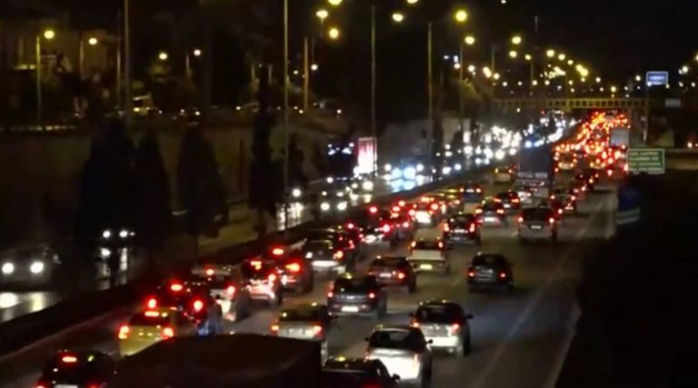 Πόσα αυτοκίνητα κυκλοφορούν στην Ελλάδα – Αυξάνονται ή μειώνονται;