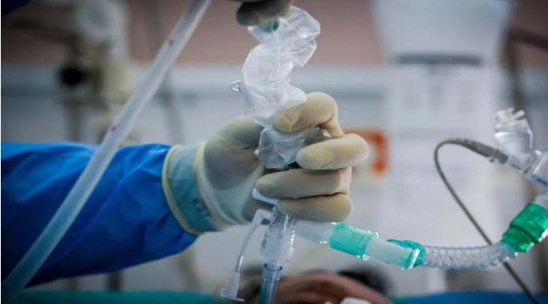 Διασωληνωμένος ο 60χρονος που έπαθε πνευμονική εμβολή – Είχε κάνει το εμβόλιο AstraZeneca